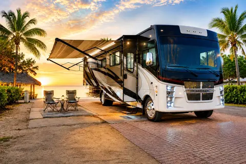 Luxury Coachmen Encore 355DS – Washer/Dryer • Sleeps 8