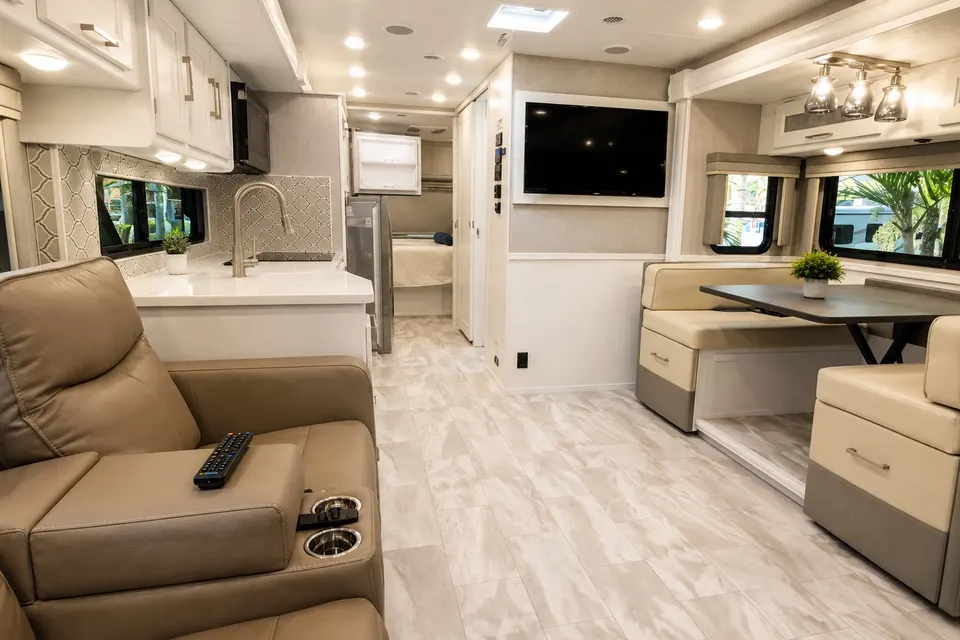 Luxury Coachmen Encore 355DS – Washer/Dryer • Sleeps 8
