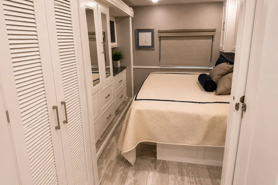 Luxury Coachmen Encore 355DS – Washer/Dryer • Sleeps 8