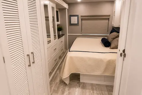 Luxury Coachmen Encore 355DS – Washer/Dryer • Sleeps 8