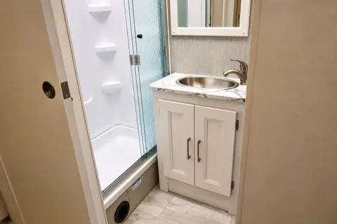 Luxury Coachmen Encore 355DS – Washer/Dryer • Sleeps 8