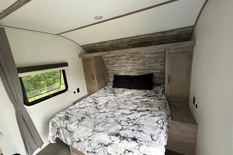 Mike’s Luxury Family bunk house 25ft