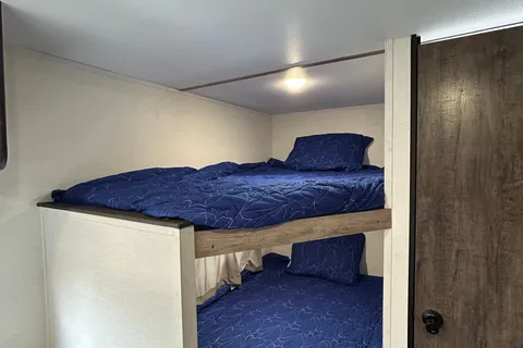 Mike’s Luxury Family bunk house 25ft