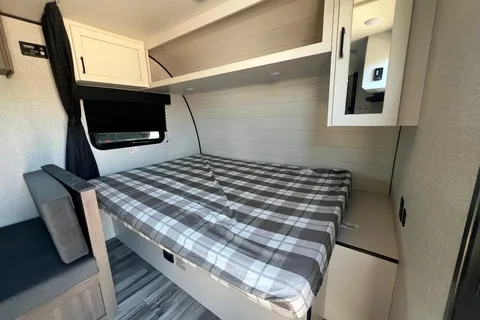 Samantha's Jayco Jayfeather 175bh Travel Trailer