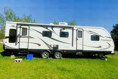 Shauna's Couples Keystone Bullet 30RLPR Travel Trailer