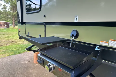 Family Friendly Glamping RV, Sleeps 8, Bunks, Easy tow
