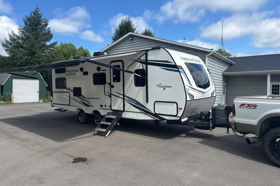 Paul's Coachmen Freedom Express Travel Trailer