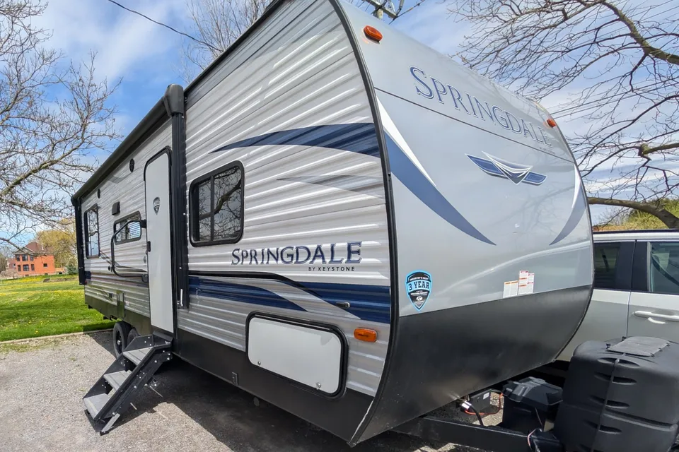Clean and Complete Springdale 220RD Travel Trailer
