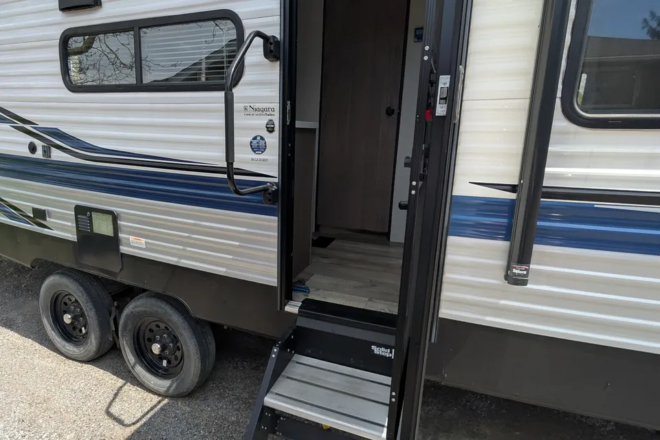 Clean and Complete Springdale 220RD Travel Trailer