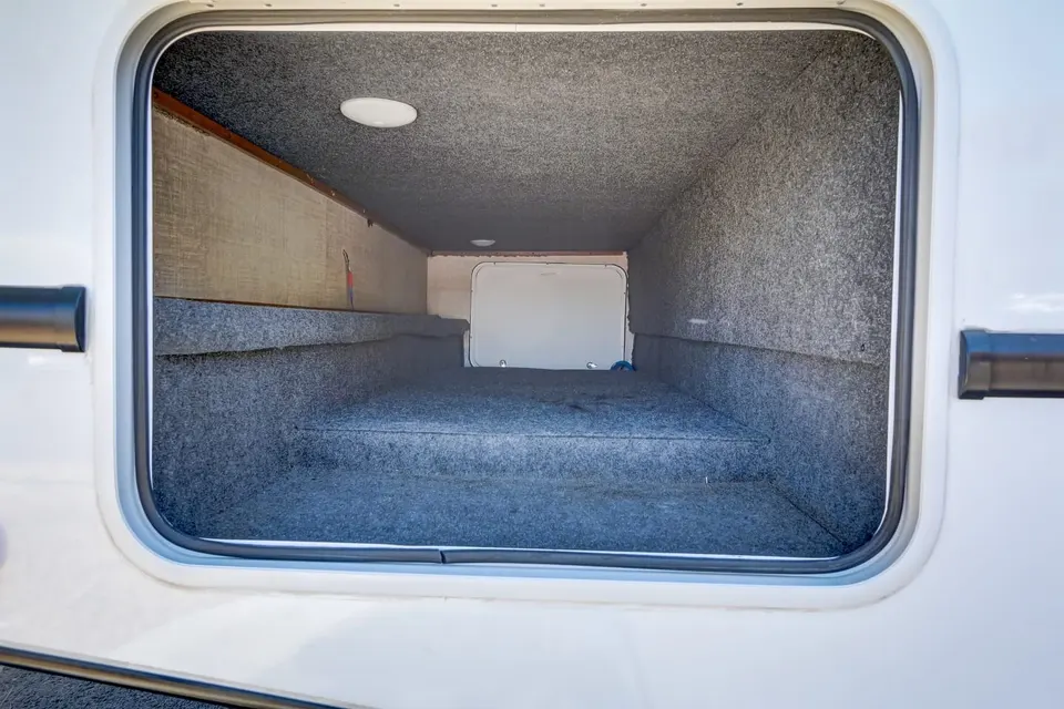 Perfect RV with 125 miles free per day for 8 with standard license