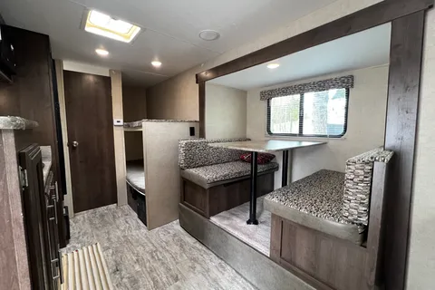⭐ Jing’s EasyTow Family View 181BH