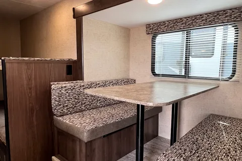 ⭐ Jing’s EasyTow Family View 181BH