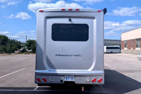 RARE Luxury Pleasure-Way Plateau XLTS Class B+
