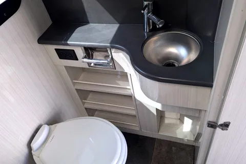 RARE Luxury Pleasure-Way Plateau XLTS Class B+