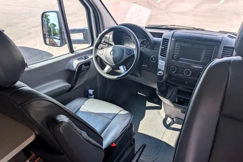 RARE Luxury Pleasure-Way Plateau XLTS Class B+
