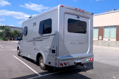 RARE Luxury Pleasure-Way Plateau XLTS Class B+