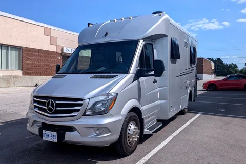 RARE Luxury Pleasure-Way Plateau XLTS Class B+