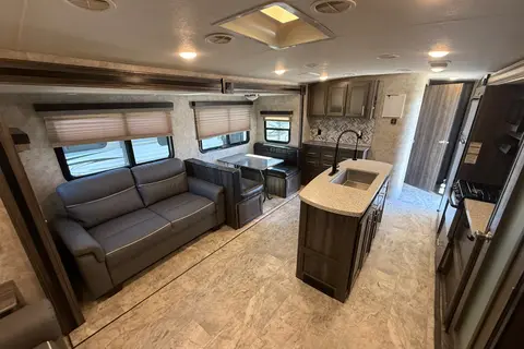 Sleeps 6 - Highland Ridge Light Spacious
