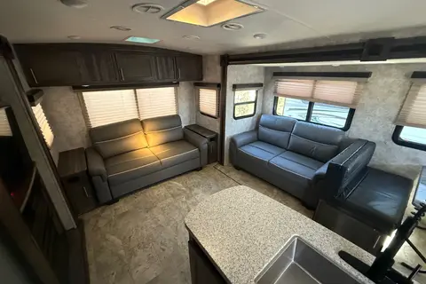 Sleeps 6 - Highland Ridge Light Spacious