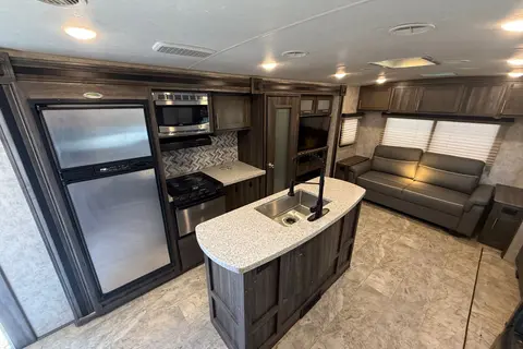 Sleeps 6 - Highland Ridge Light Spacious