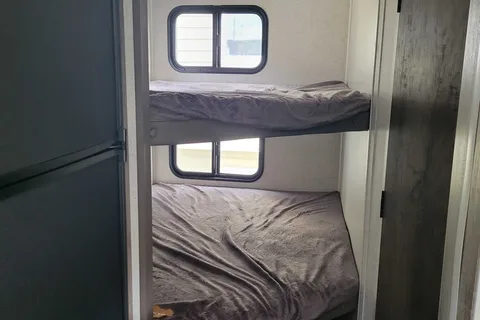 Jobit 's Forest River  EVO Travel Trailer