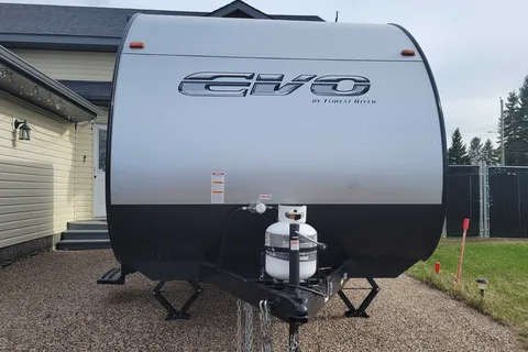Jobit 's Forest River  EVO Travel Trailer