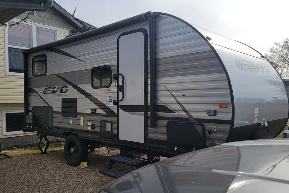 Jobit 's Forest River  EVO Travel Trailer