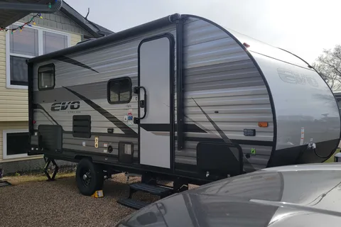 Jobit 's Forest River  EVO Travel Trailer