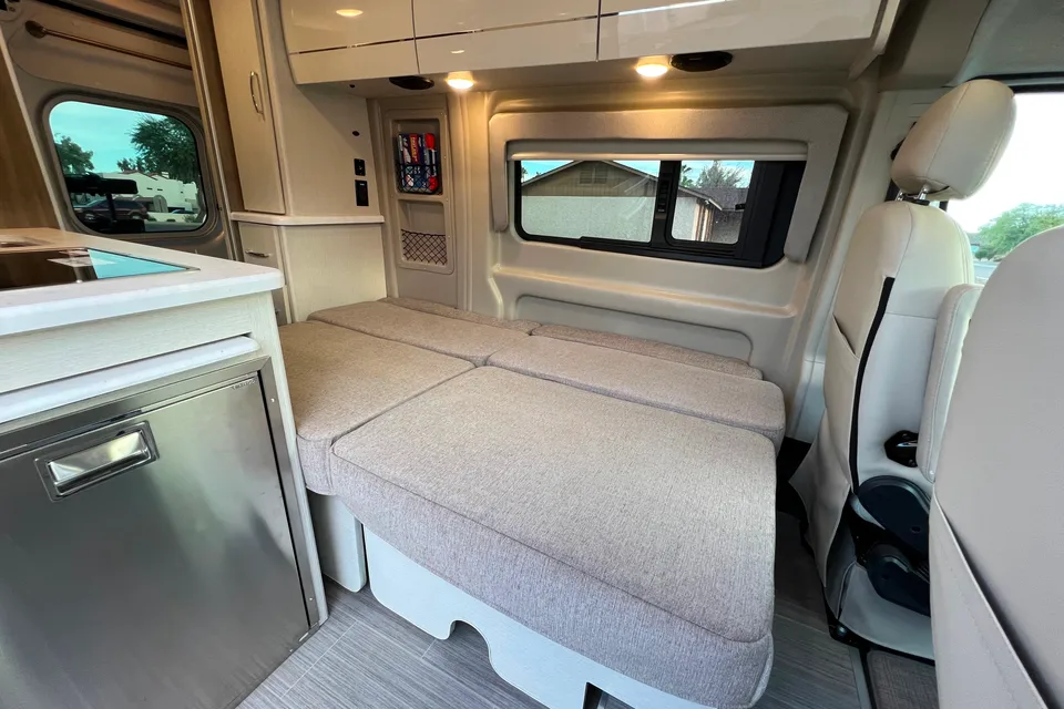 Monica's Thor Motor Coach Rize 18M Class B