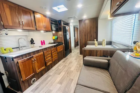 COVENIENT & EASY TO DRIVE Winnebago OUTLOOK Class C
