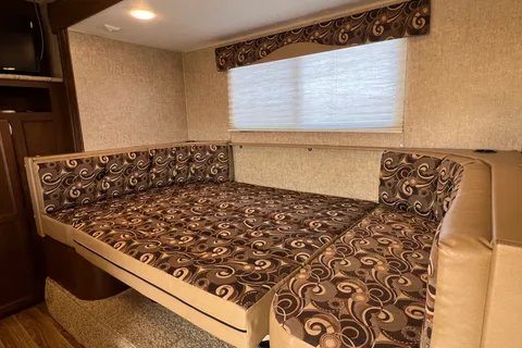 ⭐ Jing’s EasyTow Family Retreat 220BH
