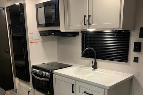 Family Friendly! 2025 Jayco 260bh Travel Trailer With Solar!