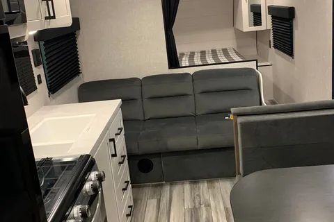 Family Friendly! 2025 Jayco 260bh Travel Trailer With Solar!