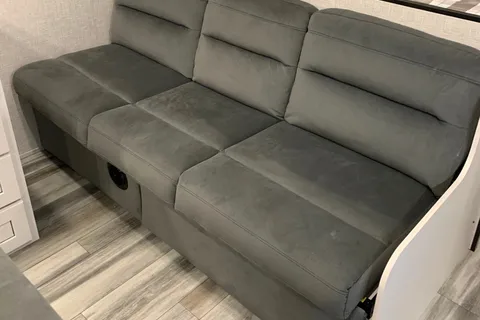 Family Friendly! 2025 Jayco 260bh Travel Trailer With Solar!