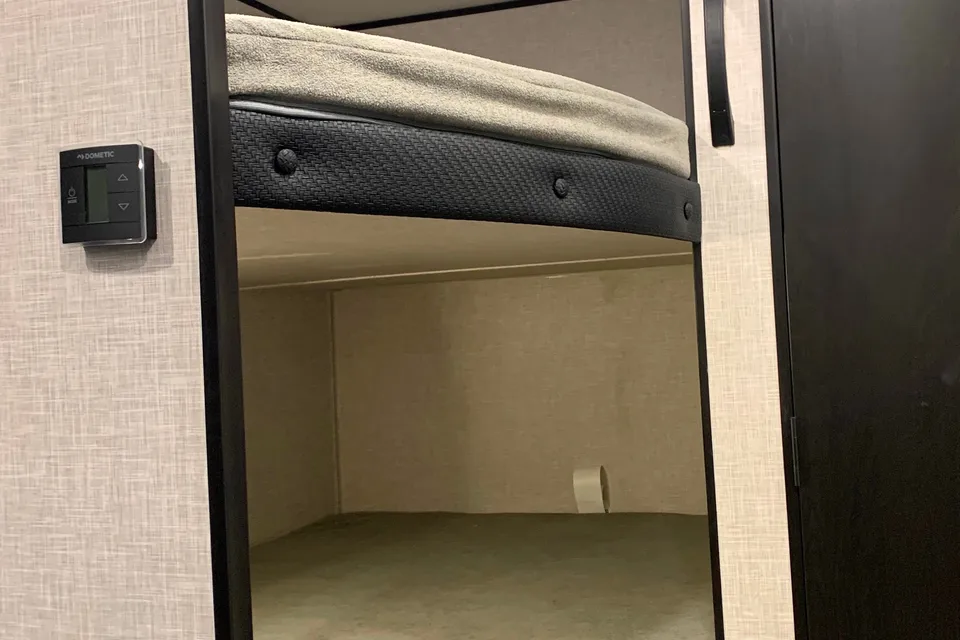 Family Friendly! 2025 Jayco 260bh Travel Trailer With Solar!