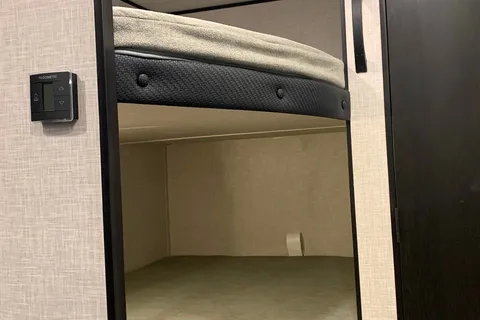Family Friendly! 2025 Jayco 260bh Travel Trailer With Solar!