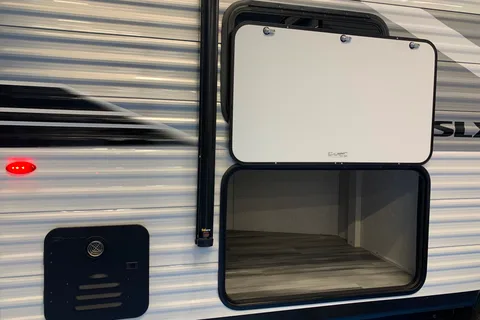Family Friendly! 2025 Jayco 260bh Travel Trailer With Solar!
