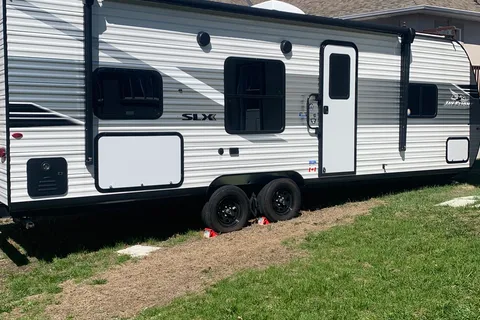 Family Friendly! 2025 Jayco 260bh Travel Trailer With Solar!