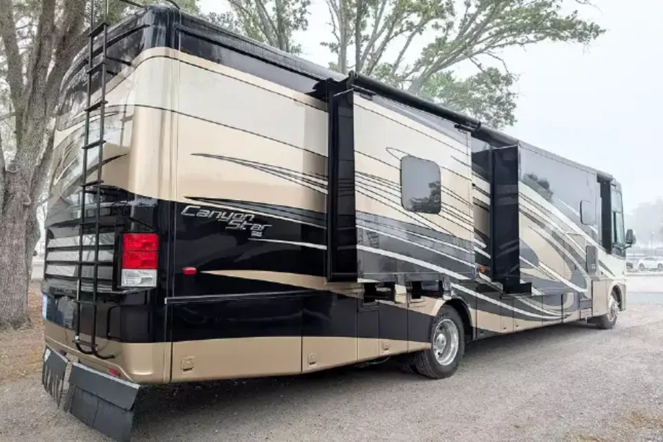 Titus The Titan- 2016 Newmar Canyon Star 3953