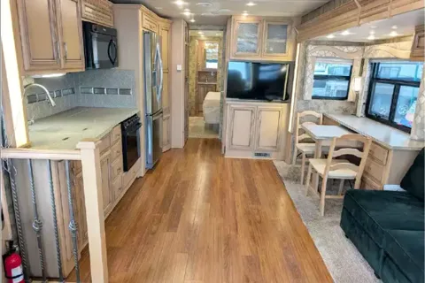 Titus The Titan- 2016 Newmar Canyon Star 3953