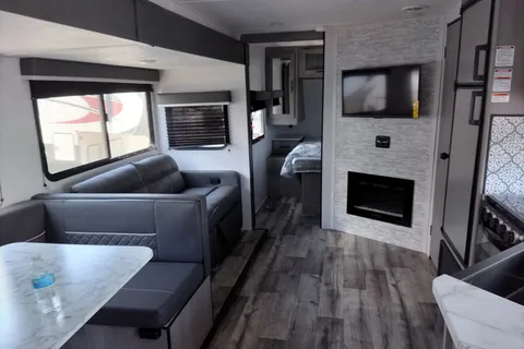 The great outdoors Coleman 2755BH Travel Trailer
