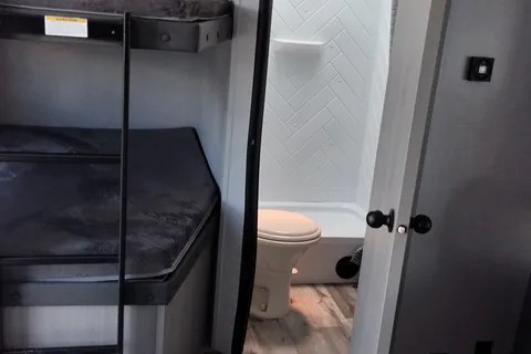 The great outdoors Coleman 2755BH Travel Trailer