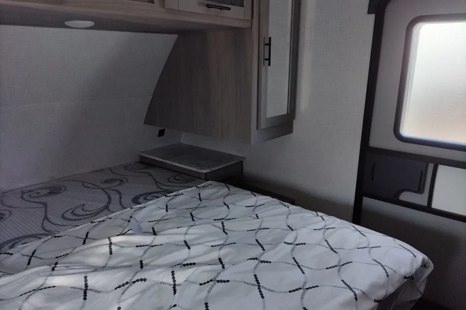 The great outdoors Coleman 2755BH Travel Trailer