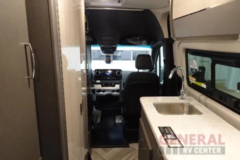 Mercedes Benz - Thor Motor Coach Sanctuary Class B