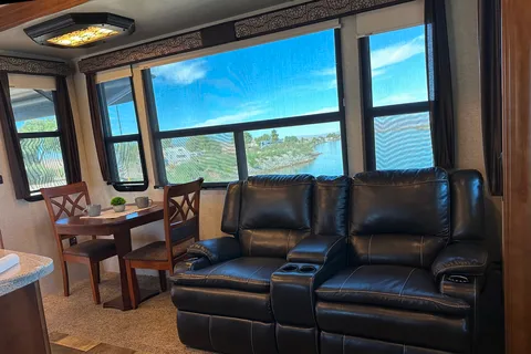Clean and comfortable. Fully stocked kitchen. Heartland Bighorn Fifth Wheel 40' - Delivery only