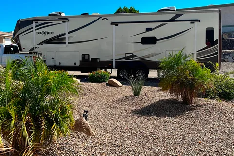 Clean and comfortable. Fully stocked kitchen. Heartland Bighorn Fifth Wheel 40' - Delivery only