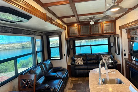 Clean and comfortable. Fully stocked kitchen. Heartland Bighorn Fifth Wheel 40' - Delivery only