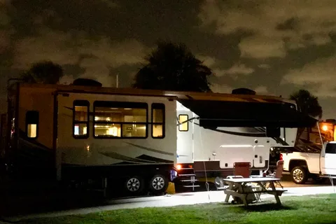 Clean and comfortable. Fully stocked kitchen. Heartland Bighorn Fifth Wheel 40' - Delivery only