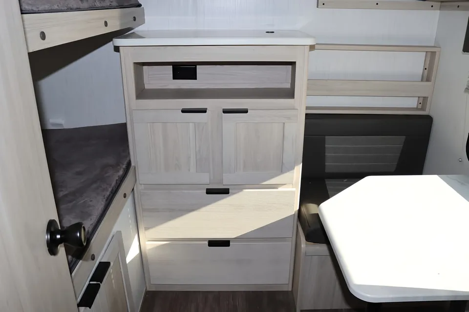 Better Days  Shadow Cruiser  280QBS Travel Trailer