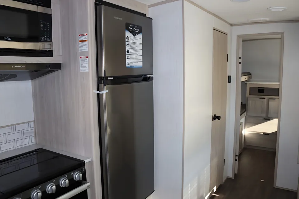 Better Days  Shadow Cruiser  280QBS Travel Trailer